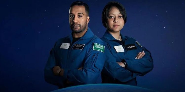 أول رائدي فضاء سعوديين يصلان محطة الفضاء الدولية 1