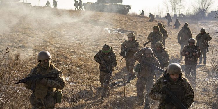 خبير استراتيجي: تدخل الغرب في هجوم أوكرانيا المضاد على روسيا يحولها لحرب عالمية