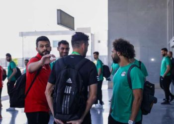 محمد صلاح يقابل لاعبي الأهلي بوجه حزين بعد التتويج بدوري أبطال أفريقيا 7