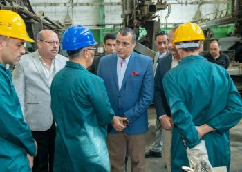 وزير الإنتاج الحربي يقوم بجولة تفقدية مفاجئة لشركة «حلوان للصناعات الهندسية»