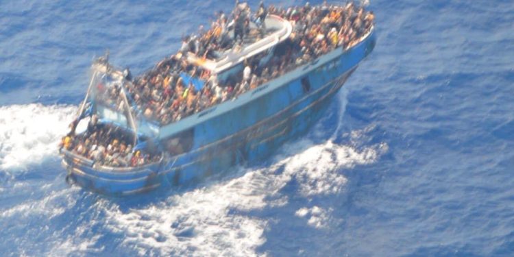 معظمهم مصريين.. الصور الأولى لمركب الهجرة غير الشرعية الغارقة قبالة سواحل اليونان 1