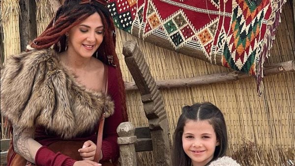 دنيا سمير غانم عن مشاركة ابنتها كايلا في مسلسل جت سليمة: بتفكرني بنفسي أنا وإيمي 1