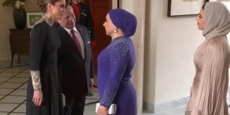 ملك الأردن وزوجته يستقبلان قرينة الرئيس السيسي