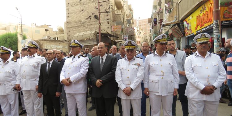 مدير أمن سوهاج يشهد جنازة عسكرية مهيبة للشهيد " مصطفى عبد الرازق"