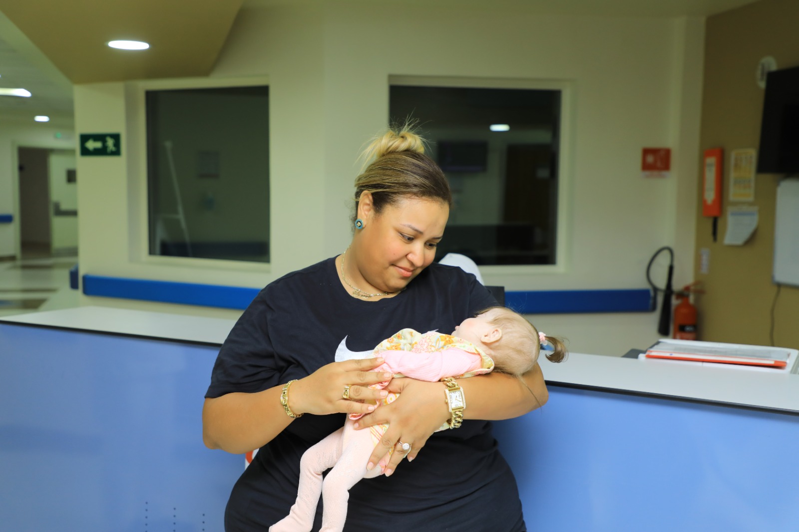 بالصور.. ويزو في زيارة إنسانية مبهجة لـ أطفال مستشفى الناس 3