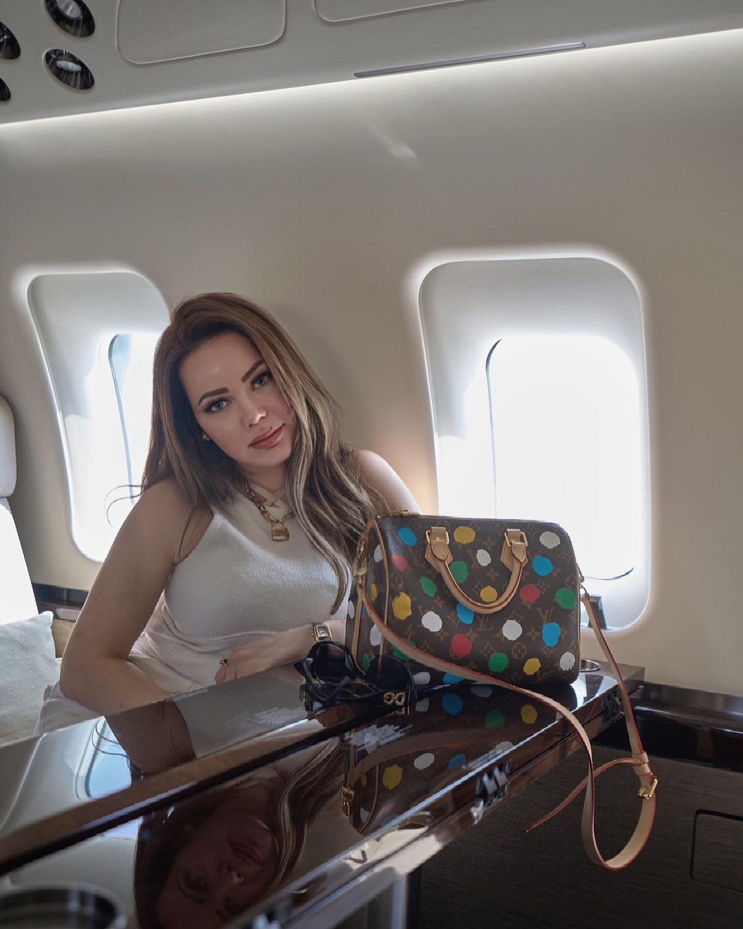 أسما إبراهيم تستعرض جمالها في طائرتها الخاصة 1