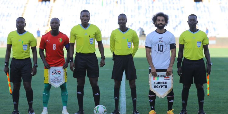 نهاية الشوط الأول.. منتخب مصر يتعادل مع غينيا بهدف لكل فريق 1
