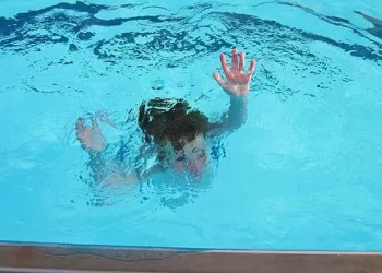 العناية الإلهية تنقذ طفلا من الغرق داخل حمام السباحة بنادي الزمالك