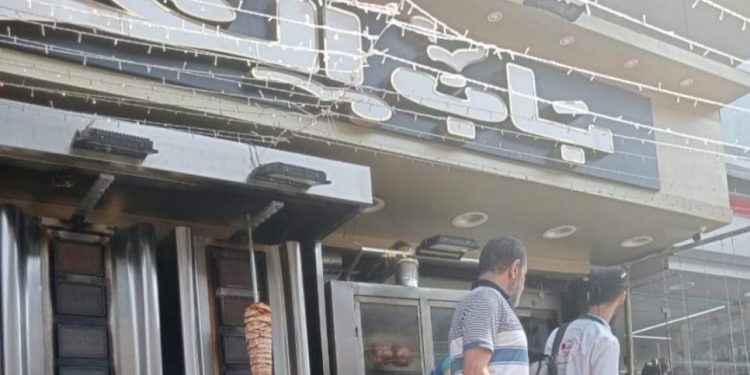 شغال من غير ترخيص.. غلق وتشميع مطعم باب العز في مدينة نصر