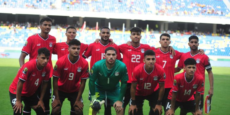 منتخب مصر يرتدي القميص الأحمر والشورت الأسود أمام غينيا 1