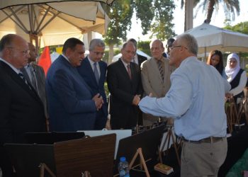 وزير التنمية المحلية ومحافظ القاهرة يفتتحان معرض القاهرة للحرف اليدوية