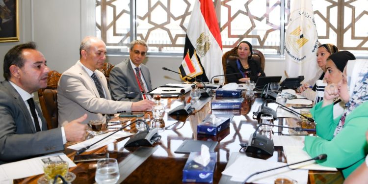وزيرة البيئة تبحث الاستعدادات اللوجيستية للجناح المصري في COP28 بالإمارات