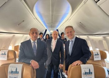 وزير الطيران والسفير البريطاني يشهدا إنطلاق أولى رحلات شركة مصر للطيران لـ مدينة مانشستر