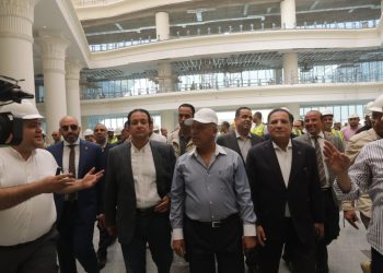 وزير النقل ووفد برلماني في محطة سكك حديد صعيد مصر لمتابعة جاهزيتها للافتتاح