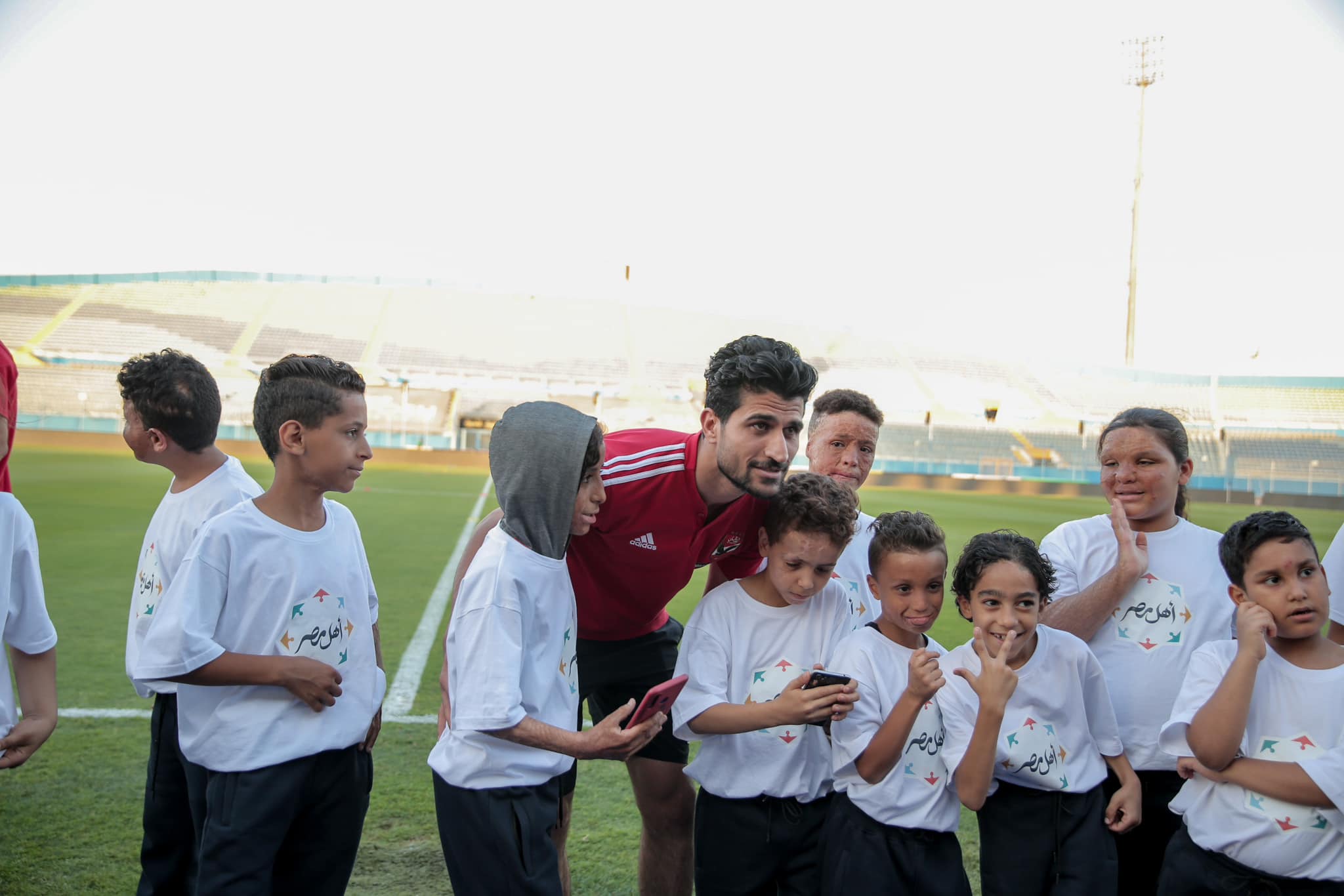 لفتة طيبة من لاعبي الأهلي تجاه أطفال مستشفى أهل مصر | صور 2