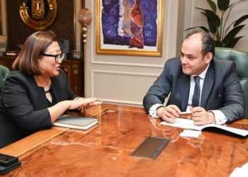 وزير التجارة يبحث مع مسؤولي «جنرال موتورز» خطط التوسع في السوق المصري 2