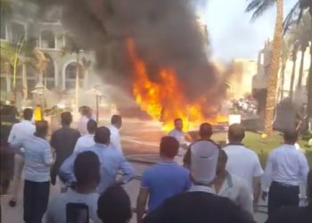 حريق يلتهم سيارة مواد بترولية في سهل حشيش بمدينة الغردقة (صور) 1