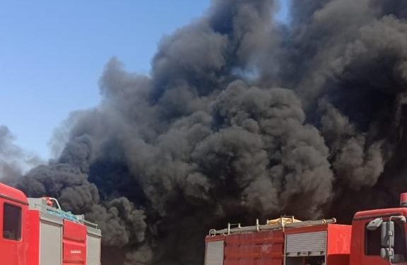 مصرع وإصابة 4 عمال في حريق داخل مصنع بمدينة بدر 1