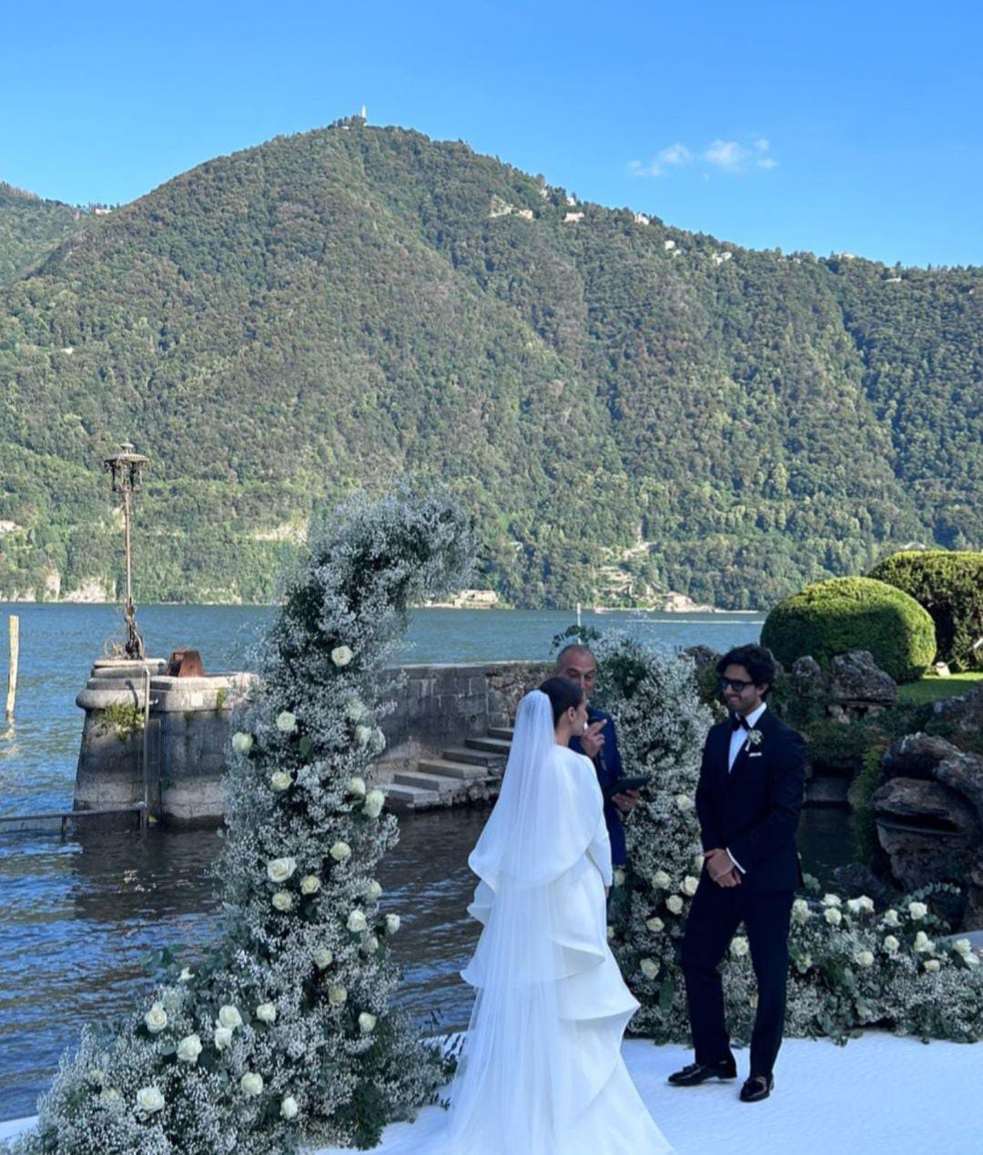 بالدموع.. غادة عبد الرازق تحتفل بحفل زفاف ابنة شقيقتها في بحيرة كومو الإيطالية 2