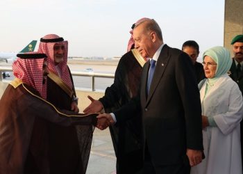 فى مستهل جولة خليجية.. أردوغان يصل السعودية ويلتقي محمد بن سلمان 1