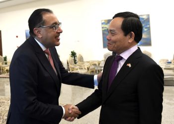 مدبولي يطلب من نائب رئيس وزراء فيتنام بإيفاد بعثة تجارية لعقد صفقات شراء للمنتجات المصرية 3