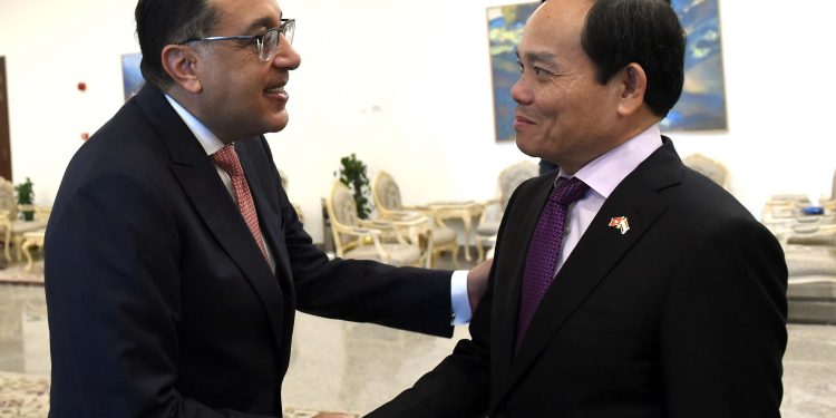 مدبولي يطلب من نائب رئيس وزراء فيتنام بإيفاد بعثة تجارية لعقد صفقات شراء للمنتجات المصرية 1