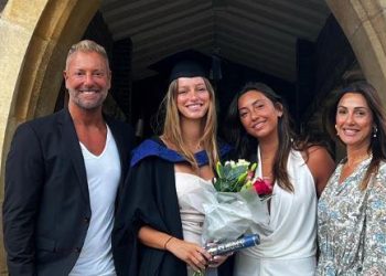 فخور بكِ.. تامر هجرس يحتفل بتخرج ابنته من جامعة إنجلترا 1