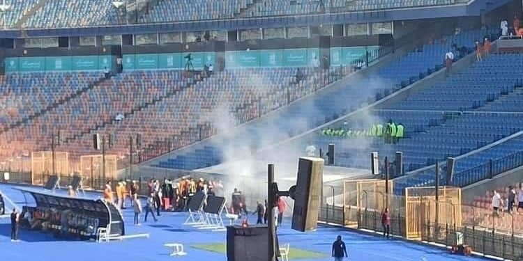 "كابل الفار ضرب".. حريق في أرضية استاد القاهرة قبل مباراة القمة 1