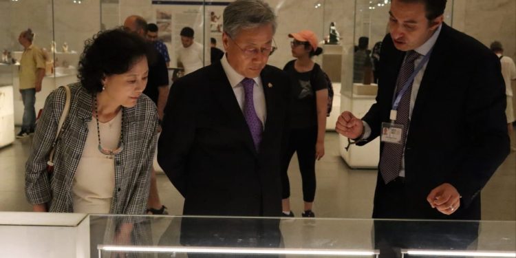 سفير كوريا الجنوبية يزور المتحف القومي للحضارة بالقاهرة 1