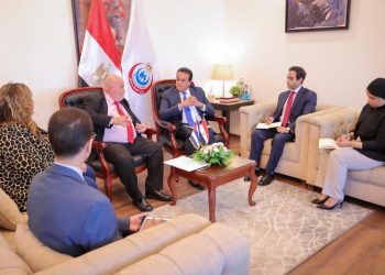 وزير الصحة يستقبل السفير الكوبي لبحث سبل تعزيز التعاون بين الدولتين في مختلف المجالات الصحية