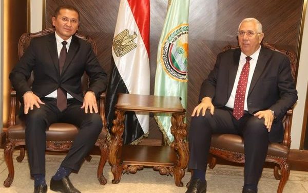 القصير يلتقي سفير أوزبكستان بالقاهرة لمتابعة تعزيز آليات التعاون الزراعي 1