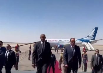 السيسي يستقبل رئيس مجلس السيادة السوداني في العلمين
