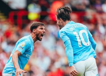 SHEFFIELD, ENGLAND - AUGUST 27: Manchester City’s Rúben Dias and Jack Grealish celebrate the opening goal during the Premier League clash between Sheffield United and Manchester City at Bramall Lane on August 27, 2023 in Sheffield, England.