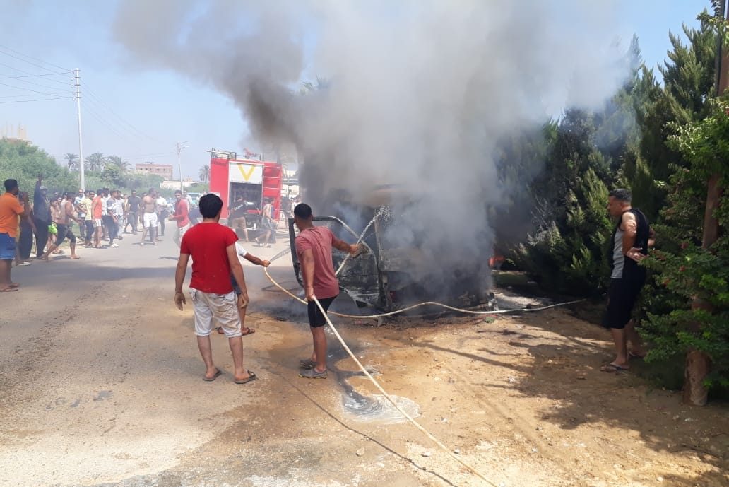 عاجل | «مفيش خساير بشرية».. حريق يلتهم سيارة ميكروباص في الشارع بـ الإسماعيلية (صور) 2