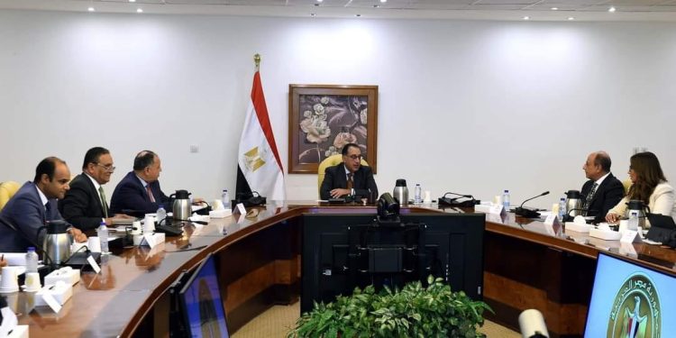 تطوير «مصر للطيران» على طاولة اجتماعات رئيس الحكومة