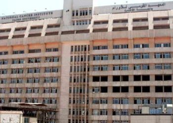 ‏جامعة القاهرة: السيطرة على حريق محدود بالواجهة الأمامية لمعهد الأورام دون إصابات 2