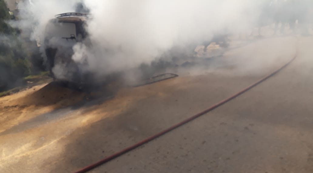 عاجل | «مفيش خساير بشرية».. حريق يلتهم سيارة ميكروباص في الشارع بـ الإسماعيلية (صور) 4