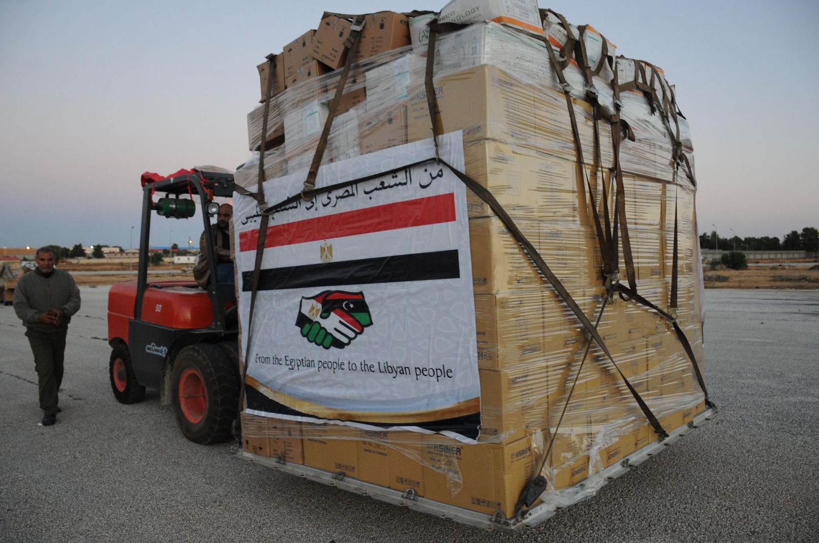 مصر ترسل مساعدات إنسانية للشعب الليبي الشقيق