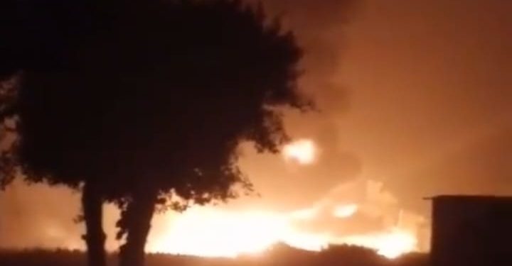 عاجل | إصابة 51 عامل بحالة اختناق في حريق مصنع إسفنج بـ الشرقية