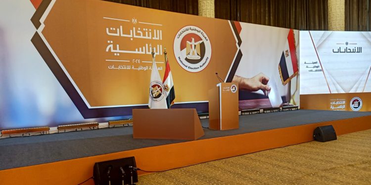 وصول مجلس إدارة الهيئة الوطنية لقاعة المؤتمرات تمهيدًا لإعلان نتيجة انتخابات الرئاسة