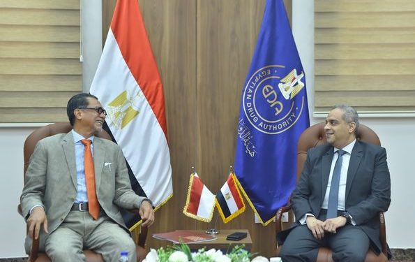 رئيس هيئة الدواء المصرية يلتقي سفير إندونيسيا لدى مصر 1