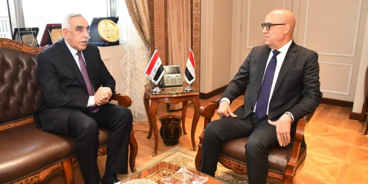 وزير الإسكان يبحث مع السفير العراقي بالقاهرة التعاون بين البلدين