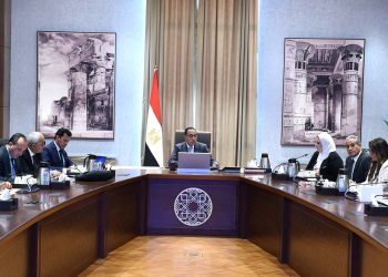عاجل│ الحكومة تضع ضوابط جديدة بشأن إقامة الأجانب في مصر 2