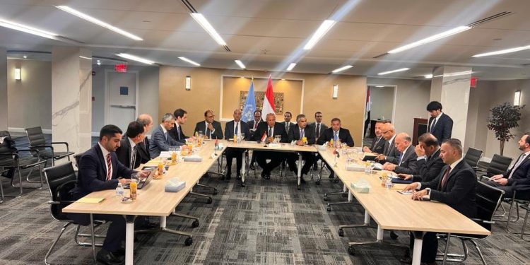 وزراء خارجية مصر والأردن والعراق يبحثون سبل تفعيل التعاون في عدة مجالات