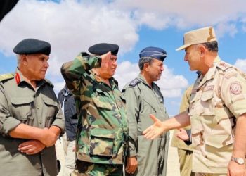 رئيس أركان القوات المسلحة يصل ليبيا لتقديم الدعم لمواجهة الأعصار 1