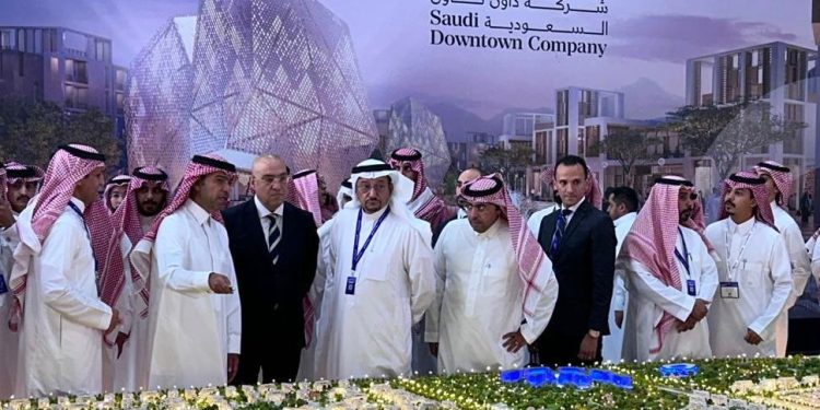 وزير الإسكان يشارك في افتتاح معرض "سيتي سكيب" بـ الرياض