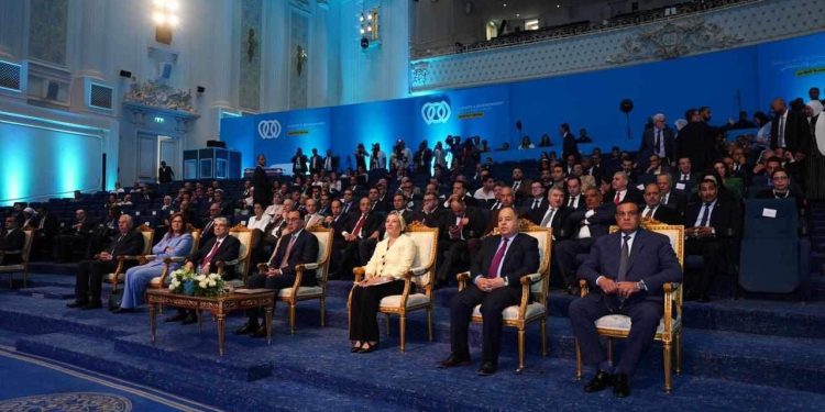 رئيس الوزراء يطلق النسخة الأولى من منتدى الاستثمار البيئي والمناخي بمصر