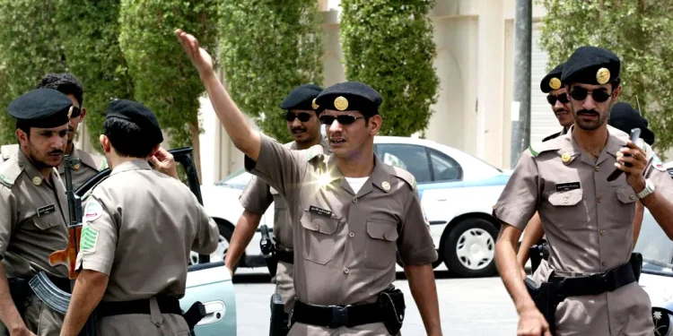 «اتريقوا على الشرطة».. القبض على 7 أشخاص بسبب السخرية من الامن السعودي