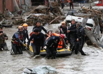 مصرع شخصين في فيضانات و أمطار غزيرة بـ تركيا 1