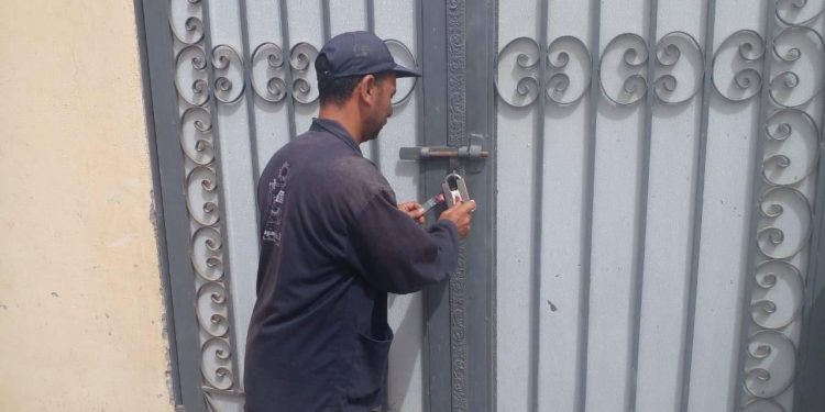 غلق وتشميع 31 وحدة سكنية مخالفة بمدينة العاشر من رمضان 1